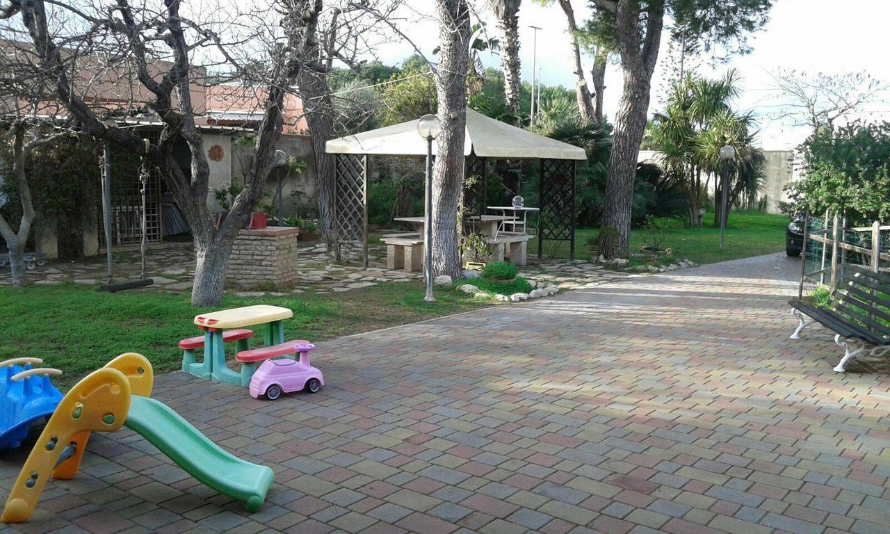 Casina Delle Arti Bed and Breakfast San Cataldo  Eksteriør billede