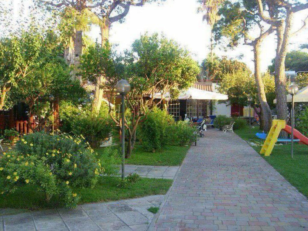 Casina Delle Arti Bed and Breakfast San Cataldo  Eksteriør billede